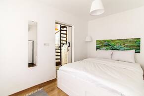 Single House Luminous and Chic Flat in Fatih