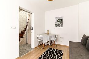 Single House Luminous and Chic Flat in Fatih