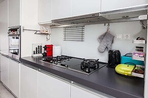 Penthouse w 360 View of Athens and Gym