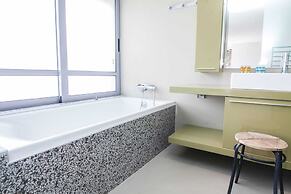 Penthouse w 360 View of Athens and Gym