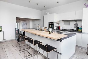 Penthouse w 360 View of Athens and Gym