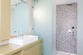 Penthouse w 360 View of Athens and Gym