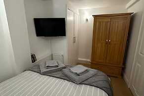 Hertford - Sleeps 2 - 92 Walking Score - Garden