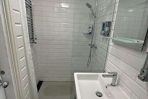 Hertford - Sleeps 2 - 92 Walking Score - Garden