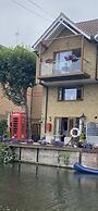 Hertford - Sleeps 2 - 92 Walking Score - Garden