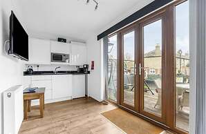 Hertford - Sleeps 2 - 92 Walking Score - Garden