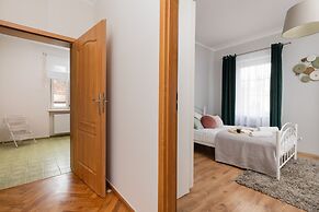 Spacious Family Apartment by Renters