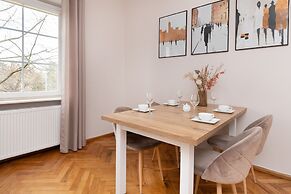 Spacious Family Apartment by Renters