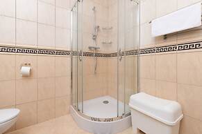 Spacious Family Apartment by Renters