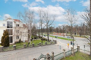 Spacious Family Apartment by Renters
