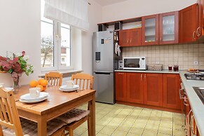 Spacious Family Apartment by Renters