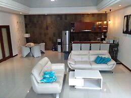 Gathering With 5 Bedroom Center House Villa