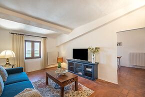 Apartment in the Heart of Radicondoli With Views Over the Hills and Wi