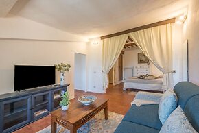 Apartment in the Heart of Radicondoli With Views Over the Hills and Wi