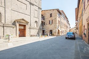 Apartment in the Heart of Radicondoli With Views Over the Hills and Wi