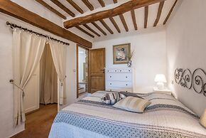 Apartment in the Heart of Radicondoli With Views Over the Hills and Wi