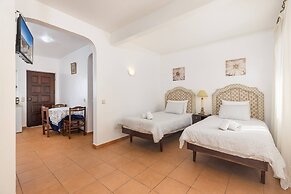 Oceanview Apart A By Sequeira