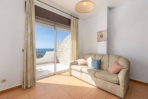 Oceanview Apart A By Sequeira