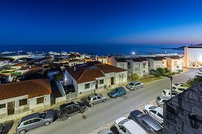 Oceanview Apart A By Sequeira