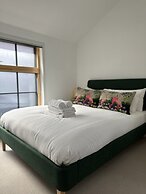 Ideal Bristol Getaway - 3 bed Harbourside Home