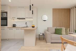 Aleja Jana Pawla II Studio by Renters