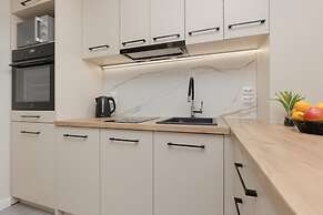 Aleja Jana Pawla II Studio by Renters