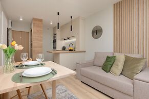 Aleja Jana Pawla II Studio by Renters