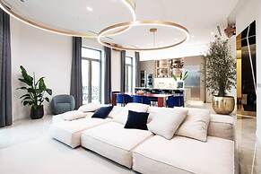 Luxury Penthouse In Downtown