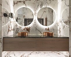 Luxury Penthouse In Downtown