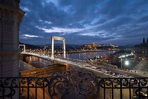 Luxury Penthouse In Downtown