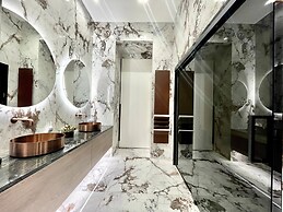 Luxury Penthouse In Downtown