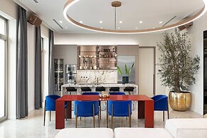 Luxury Penthouse In Downtown