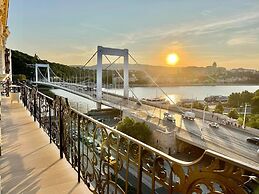 Luxury Penthouse In Downtown