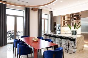 Luxury Penthouse In Downtown