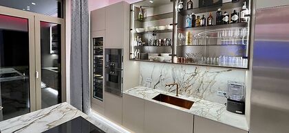 Luxury Penthouse In Downtown