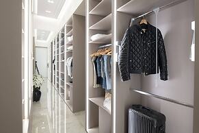 Luxury Penthouse In Downtown