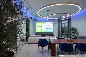 Luxury Penthouse In Downtown