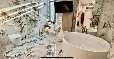 Luxury Penthouse In Downtown