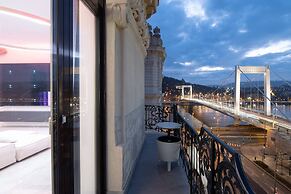 Luxury Penthouse In Downtown