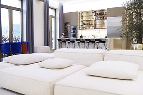Luxury Penthouse In Downtown