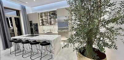 Luxury Penthouse In Downtown