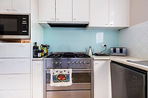 Beautiful 2 Story Manor Close to Beach and all