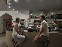 Vinsea Hotel