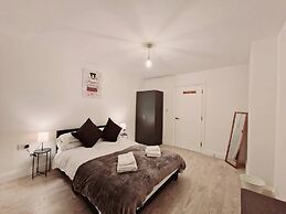 Deluxe 2 Bed Apartment in Uxbridge