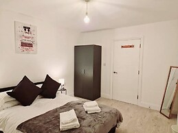 Deluxe 2 Bed Apartment in Uxbridge