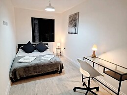 Deluxe 2 Bed Apartment in Uxbridge