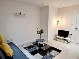Deluxe 2 Bed Apartment in Uxbridge