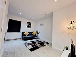 Deluxe 2 Bed Apartment in Uxbridge