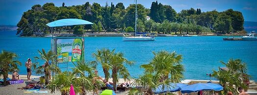 Good Life Deluxe Seafront Apartment