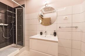 Good Life Deluxe Seafront Apartment